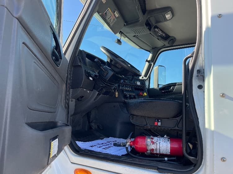 2018 International LT — photo 9