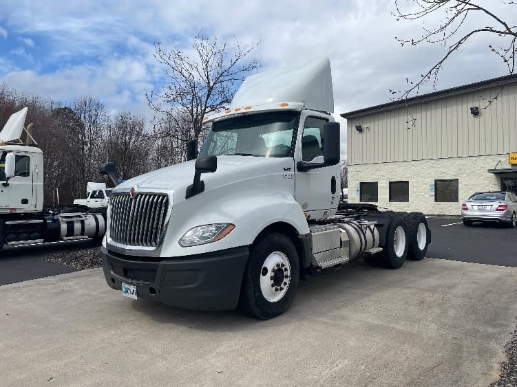 2018 International LT — photo 3