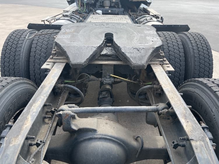 2018 International LT — photo 6