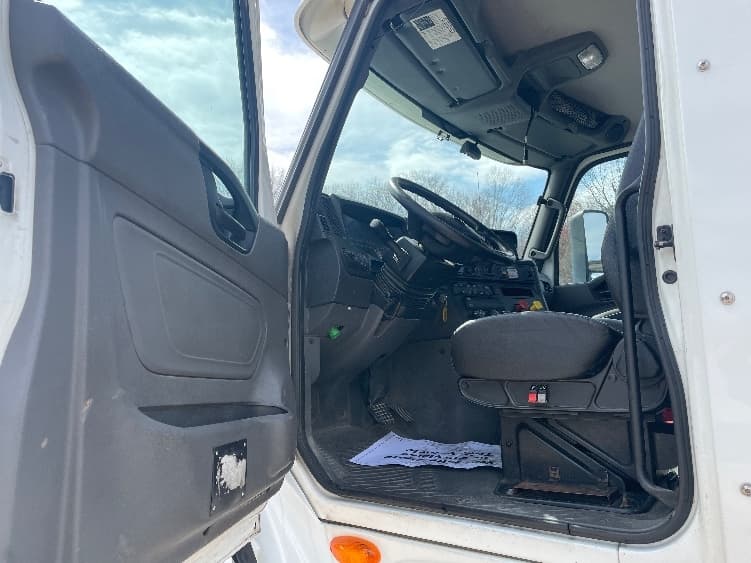 2018 International LT — photo 9