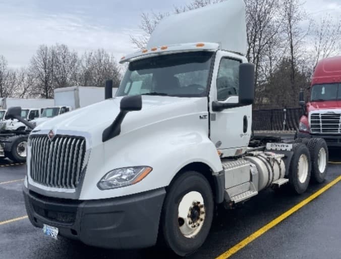 2018 International LT — photo 3