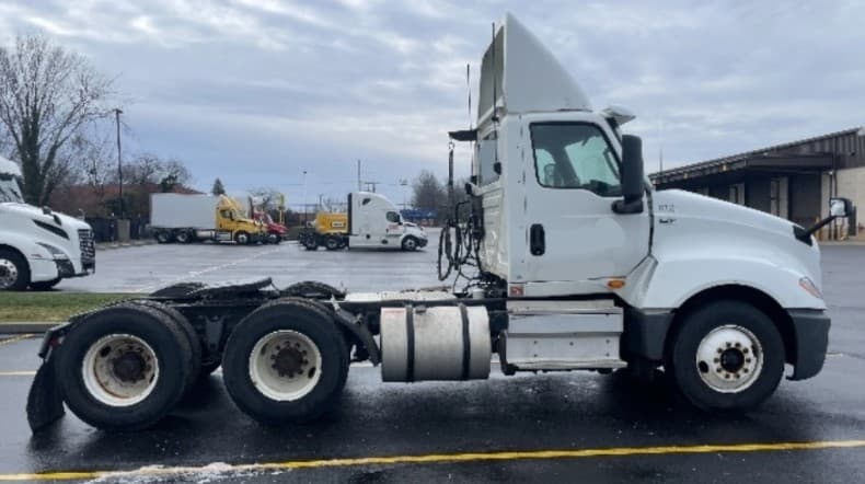 2018 International LT — photo 8