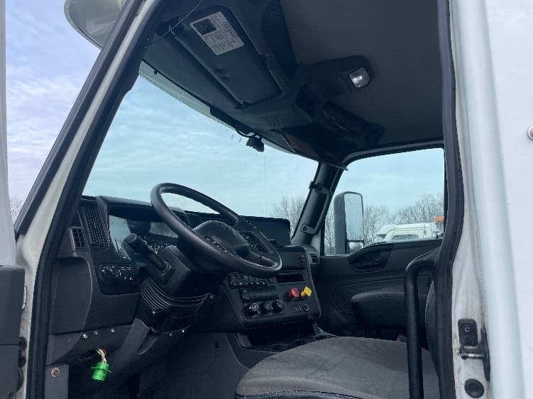 2018 International LT — photo 9