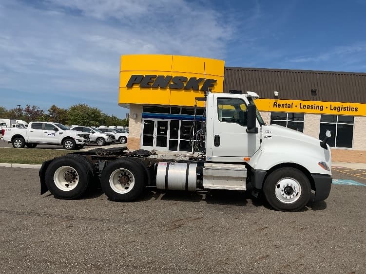 2018 International LT — photo 8