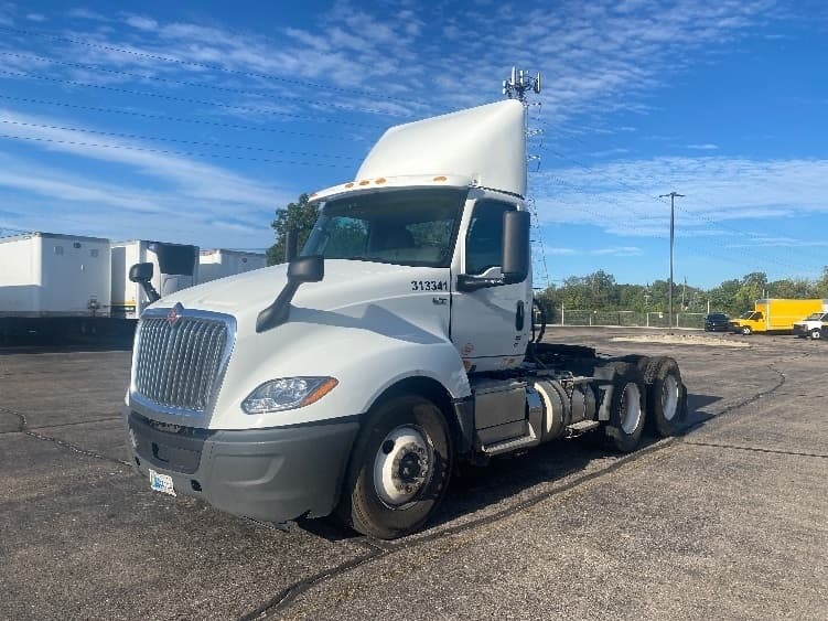 2018 International LT — photo 3