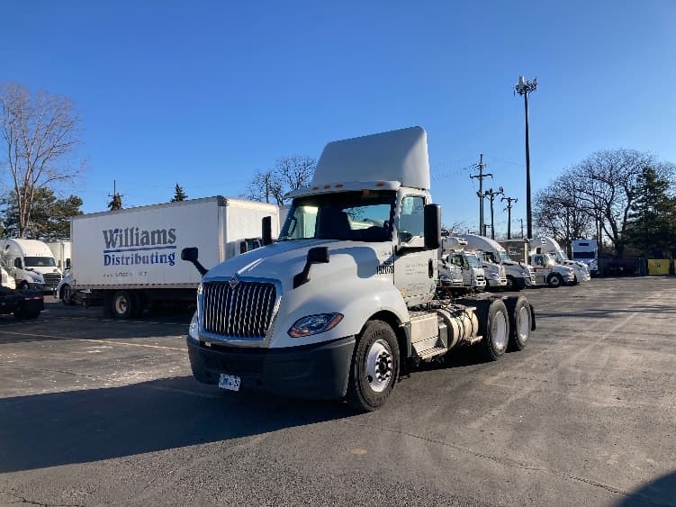 2018 International LT — photo 3