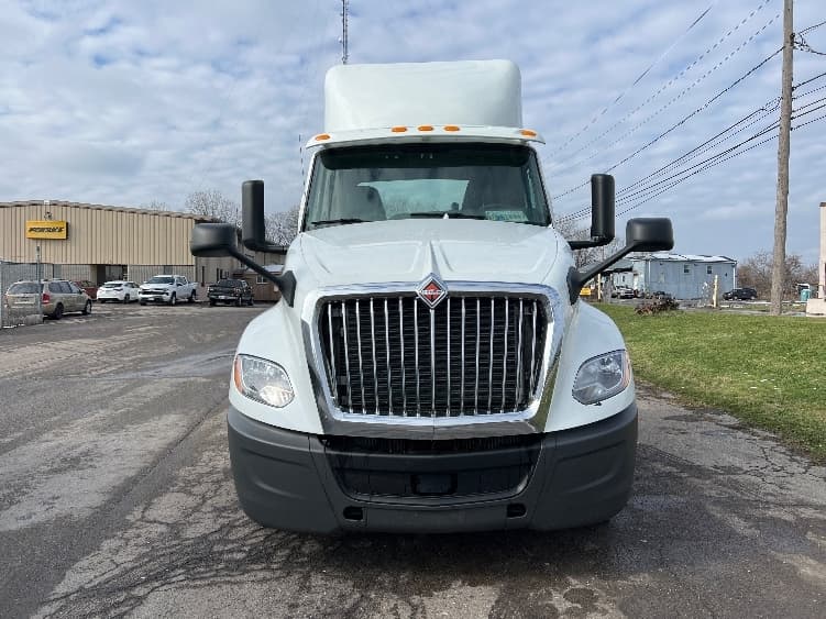 2018 International LT — photo 2