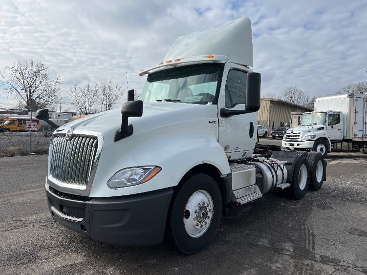 2018 International LT — photo 3