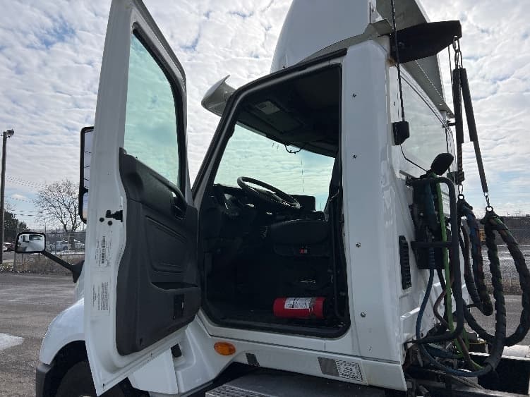 2018 International LT — photo 9