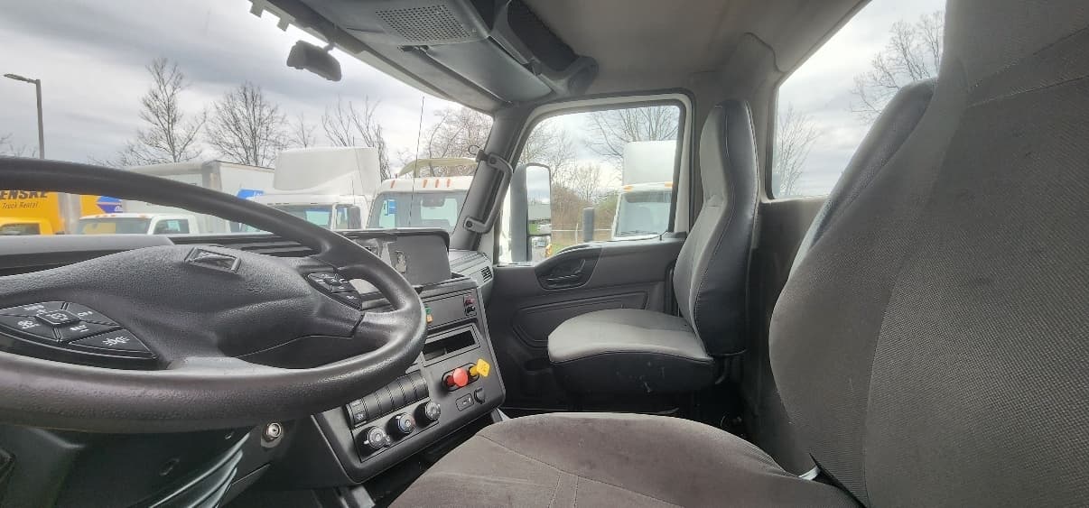 2018 International LT — photo 10