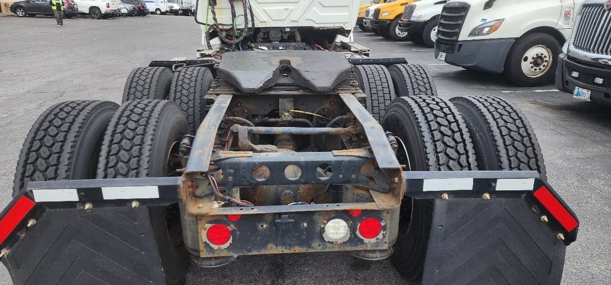 2018 International LT — photo 6