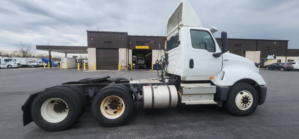 2018 International LT — photo 8