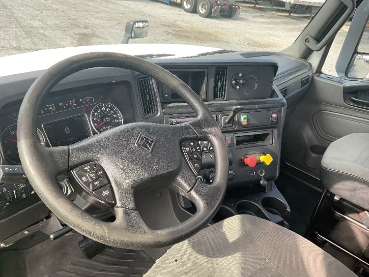 2018 International LT — photo 10