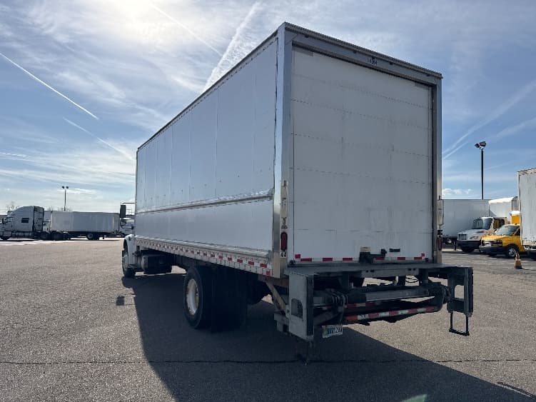 2018 Freightliner M2 106 — photo 5