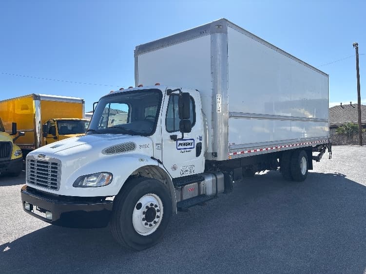 2018 Freightliner M2 106 — photo 3