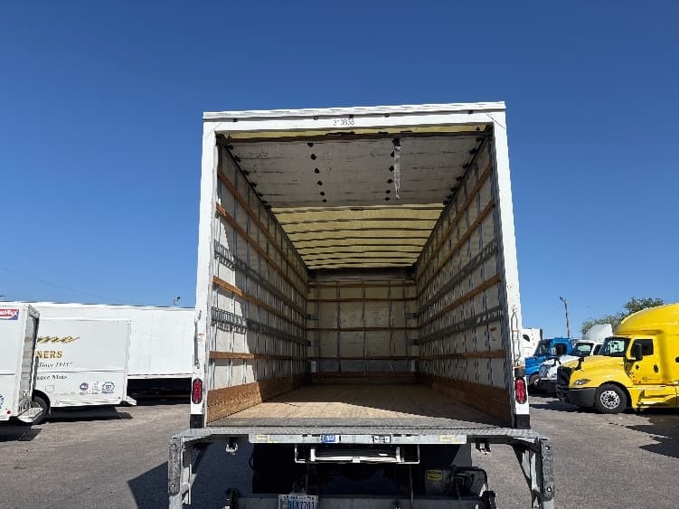 2018 Freightliner M2 106 — photo 8