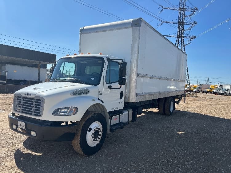 2018 Freightliner M2 106 — photo 3