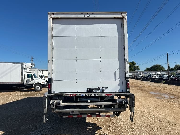 2018 Freightliner M2 106 — photo 7