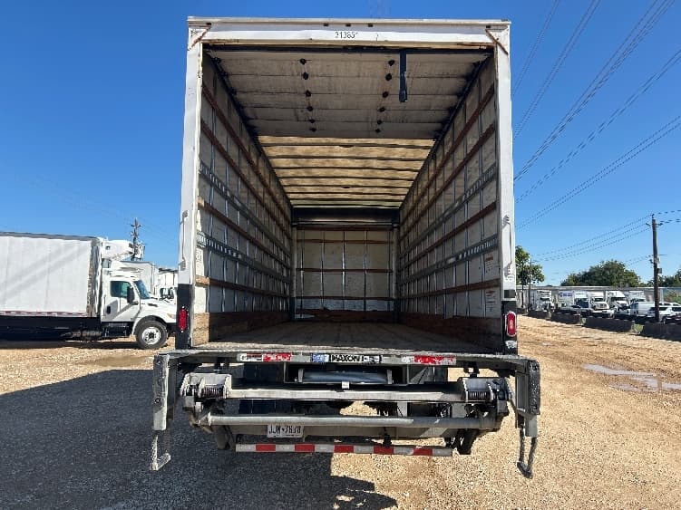 2018 Freightliner M2 106 — photo 8