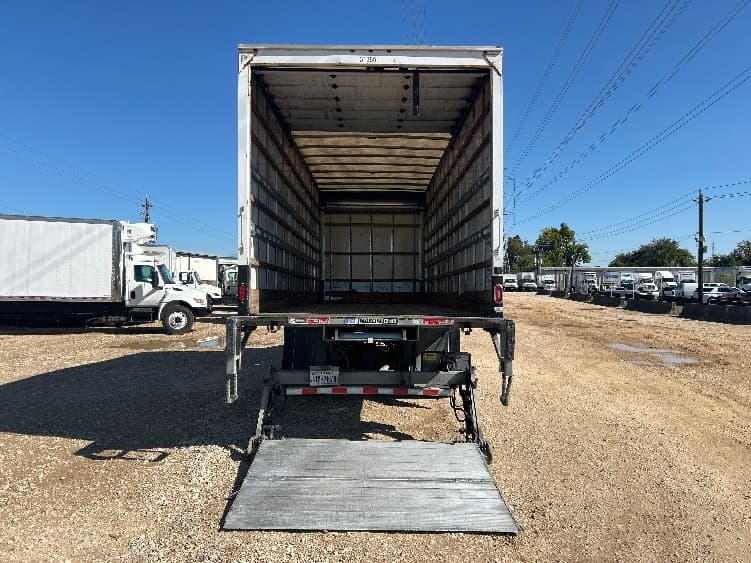 2018 Freightliner M2 106 — photo 9