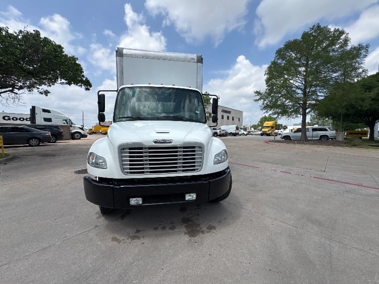 2018 Freightliner M2 106 — photo 2