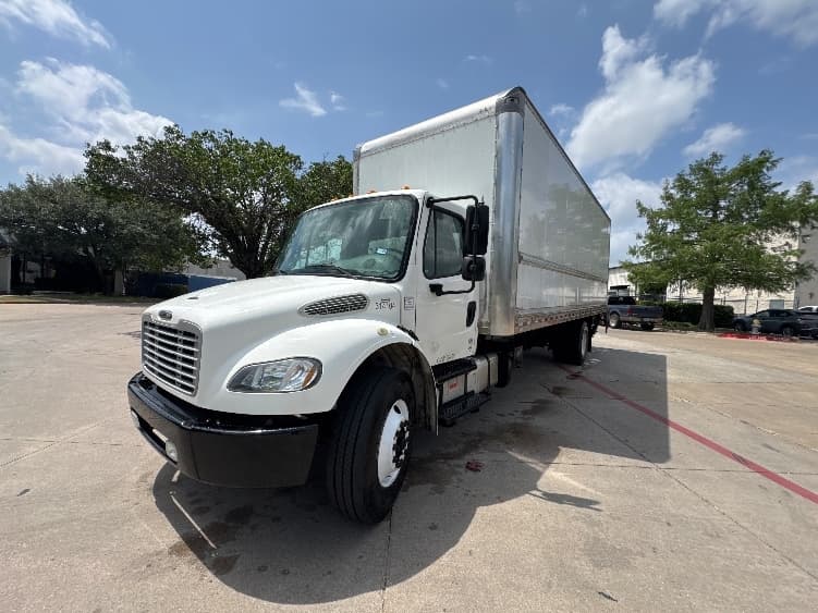 2018 Freightliner M2 106 — photo 3