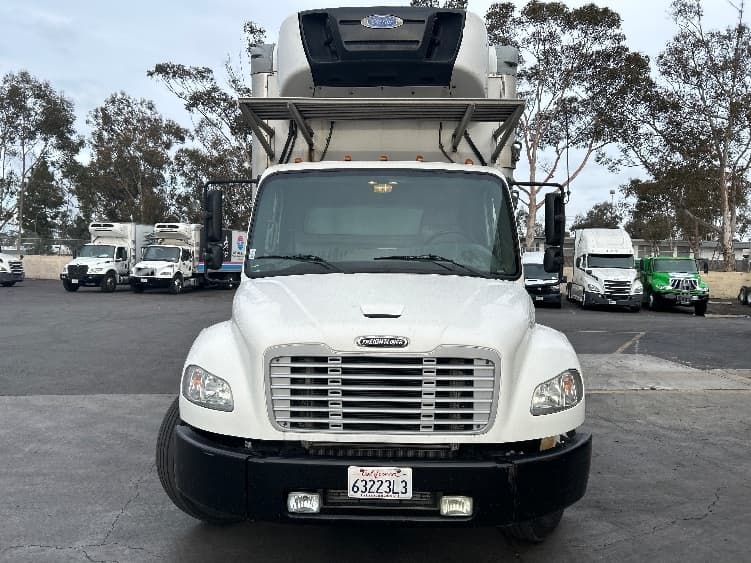 2018 Freightliner M2 106 — photo 2