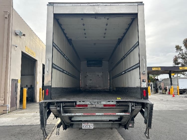 2018 Freightliner M2 106 — photo 8