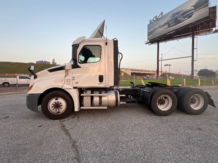 2018 Freightliner Cascadia — photo 4