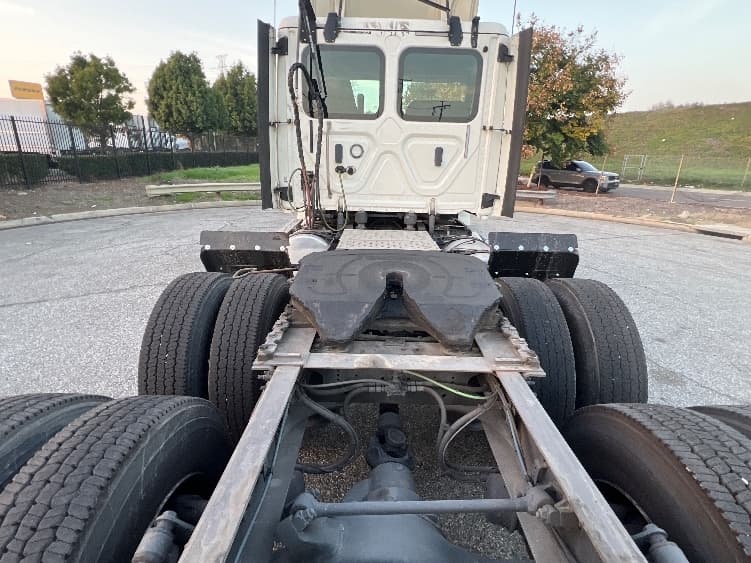 2018 Freightliner Cascadia — photo 6