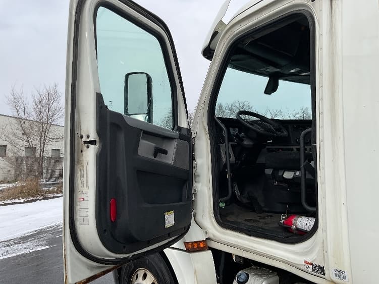 2018 Freightliner Cascadia — photo 5