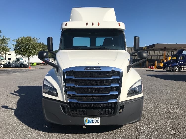 2018 Freightliner Cascadia — photo 2