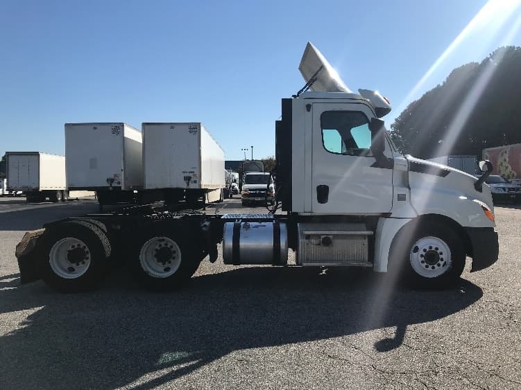 2018 Freightliner Cascadia — photo 8