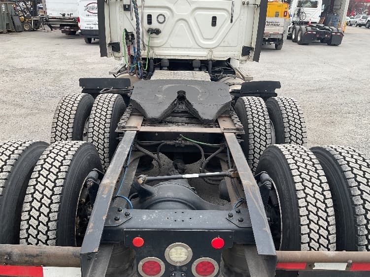 2018 Freightliner Cascadia — photo 6