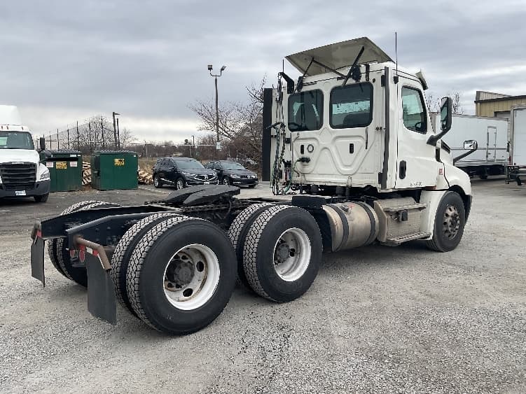 2018 Freightliner Cascadia — photo 7