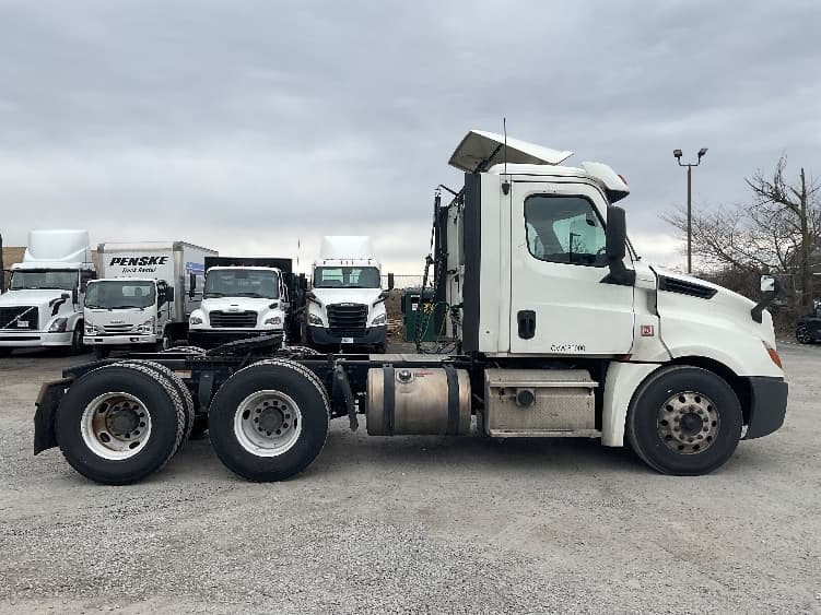 2018 Freightliner Cascadia — photo 8