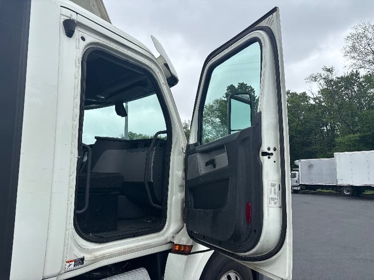2018 Freightliner Cascadia — photo 10