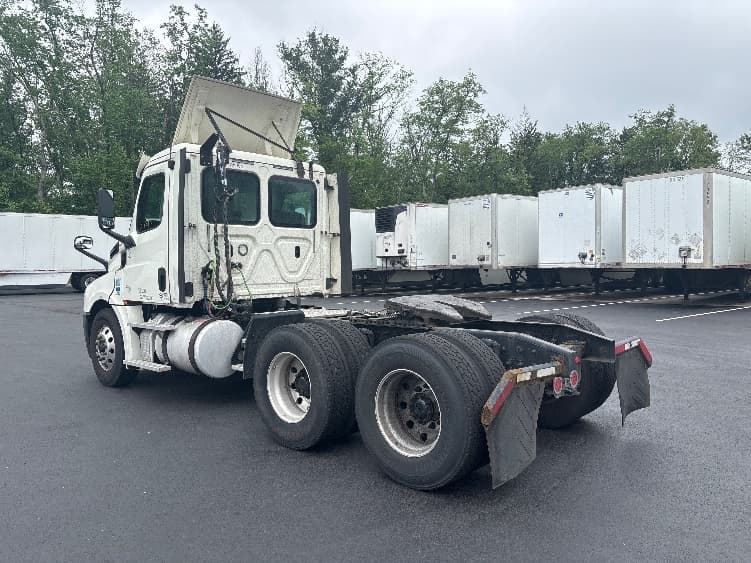 2018 Freightliner Cascadia — photo 5