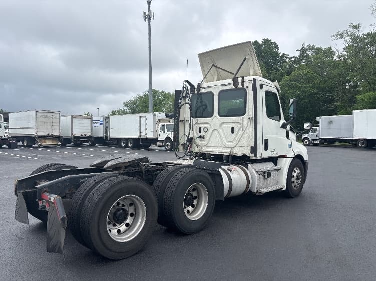 2018 Freightliner Cascadia — photo 7