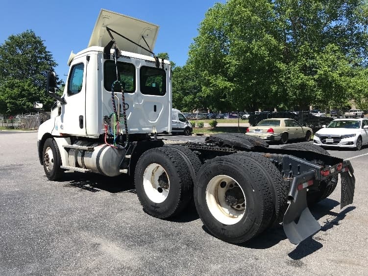 2018 Freightliner Cascadia — photo 5