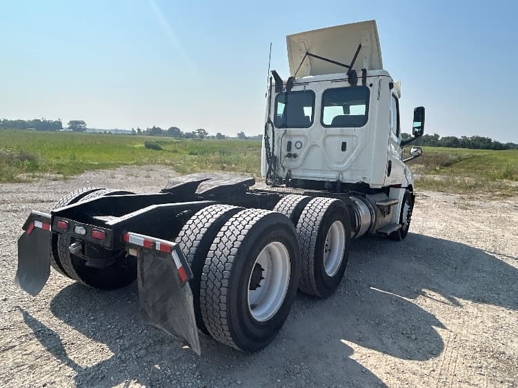 2018 Freightliner Cascadia — photo 7