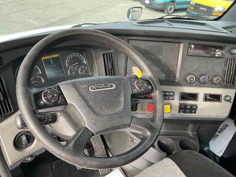 2018 Freightliner Cascadia — photo 10