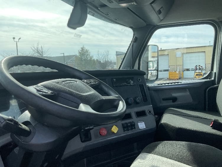 2018 Freightliner Cascadia — photo 10