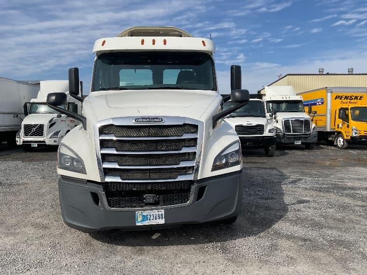 2018 Freightliner Cascadia — photo 2