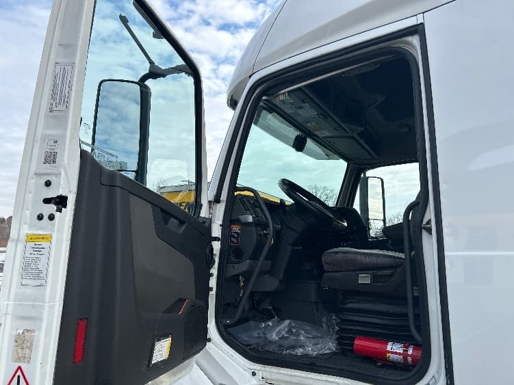 2019 Volvo VNL 760 — photo 9