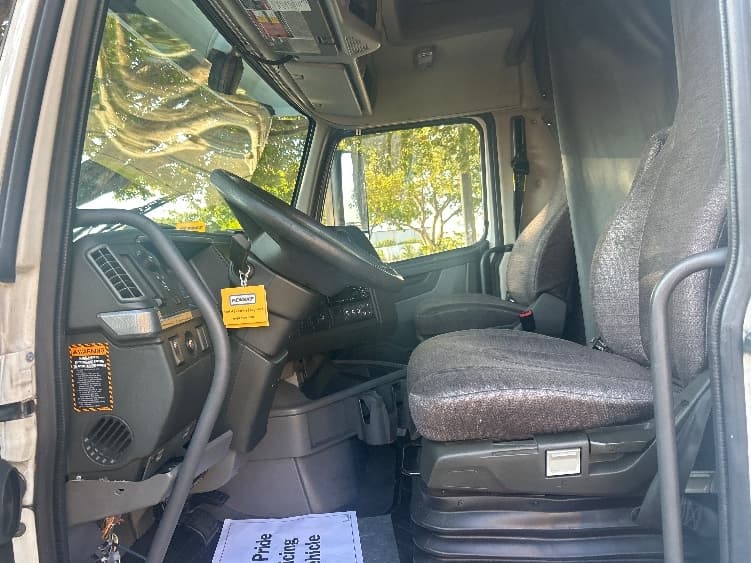 2019 Volvo VNL 760 — photo 10