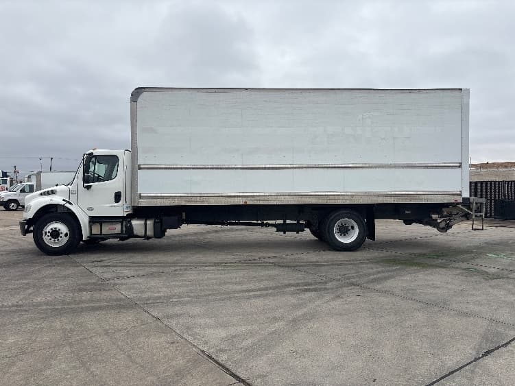 2019 Freightliner M2 106 — photo 4
