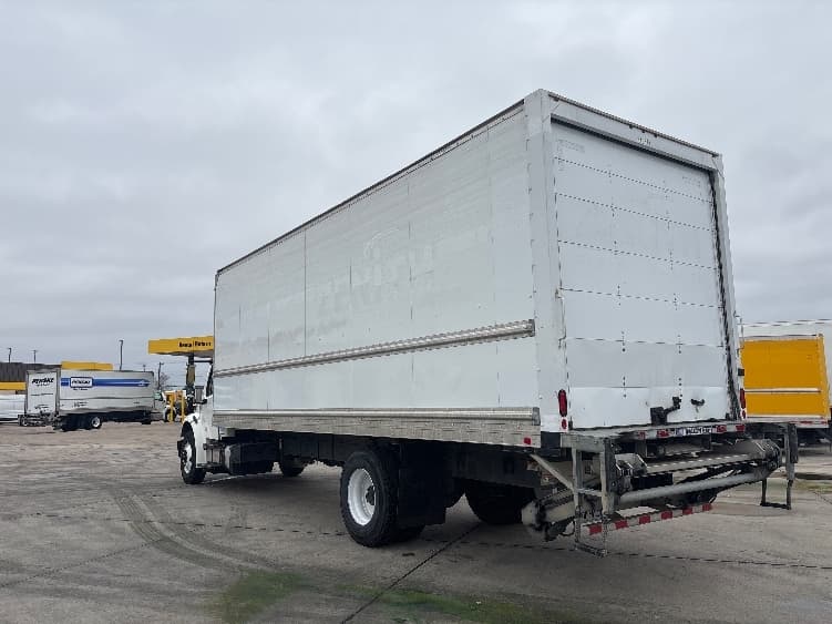 2019 Freightliner M2 106 — photo 6