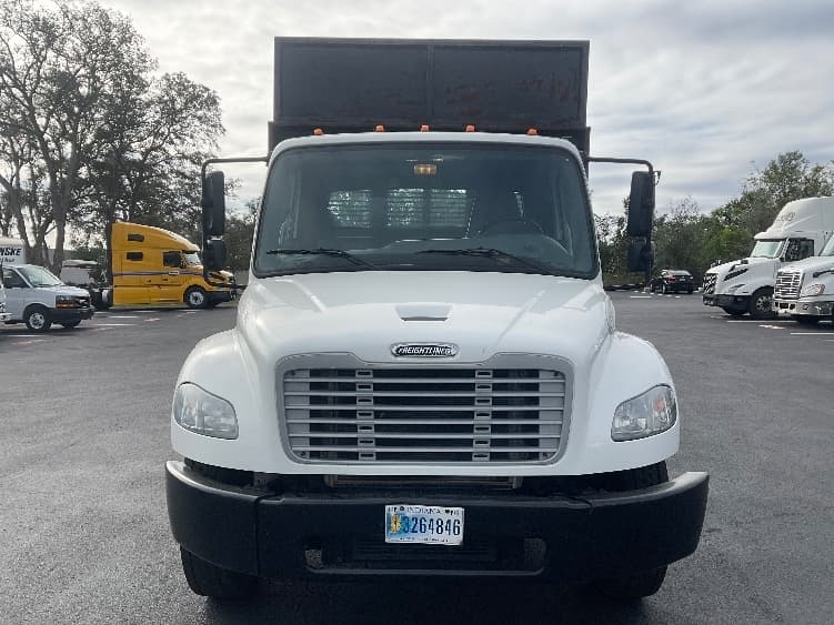 2019 Freightliner M2 106 — photo 2