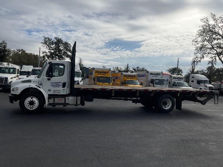 2019 Freightliner M2 106 — photo 4